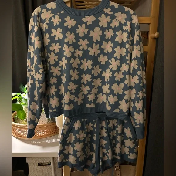 SPIRITUAL GANGSTER SET FLORAL JACQUARD RAGLAN SWEATER SHORT SIZE XS EUC - Picture 5 of 7